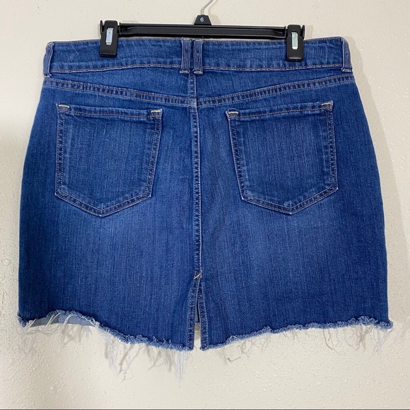 Distressed Denim Skirt Old Navy Sz.12 Cut off Denim blue mini Skirt Fray… - Picture 2 of 4